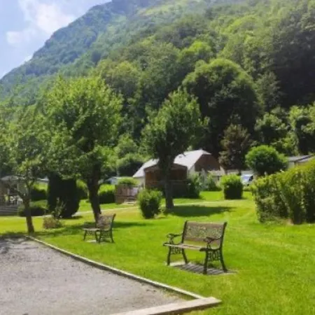 مكان تخييم Mobil-home Avec Animaux Acceptes - 6 Pers. - Api-1-52-2970 Estaing (Hautes-Pyrenees)